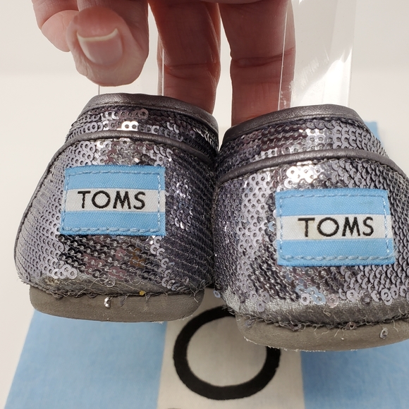 TOMS SILVER SEQUINS SLIP ON FLATS  SHOES WOMENS 7.5 BLING SPARKLE WEDDING - Picture 12 of 16